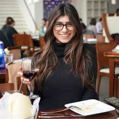 biography of mia khalifa